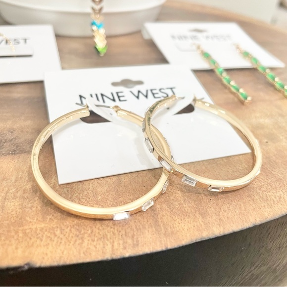 NWT Nine West gold & green long arrow necklace, hoop and dangling earrings - Picture 5 of 12